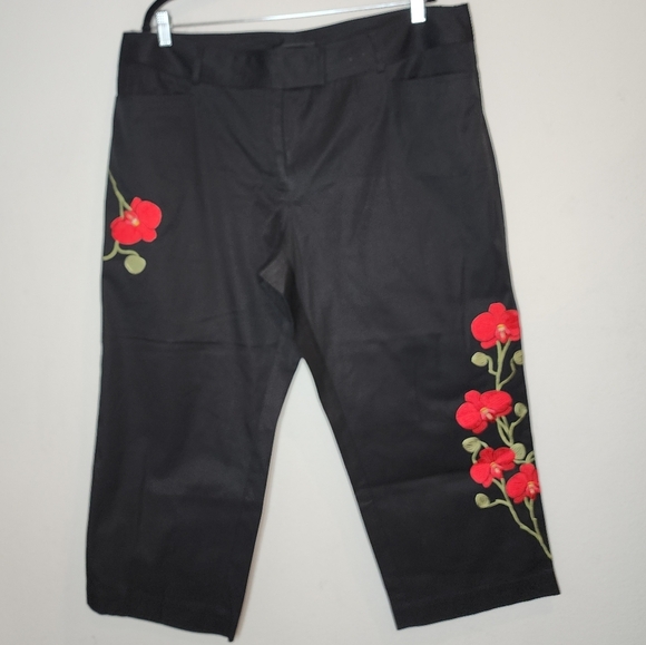 Venezia Embroidered Red Floral Black Capri Crop Pants Cotton Plus Size 20 - Picture 1 of 16